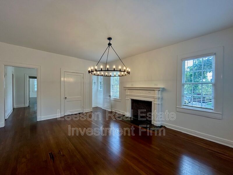 Beautiful 1 Bedroom 1 Bath on Fairfield with Lots of Character! property image