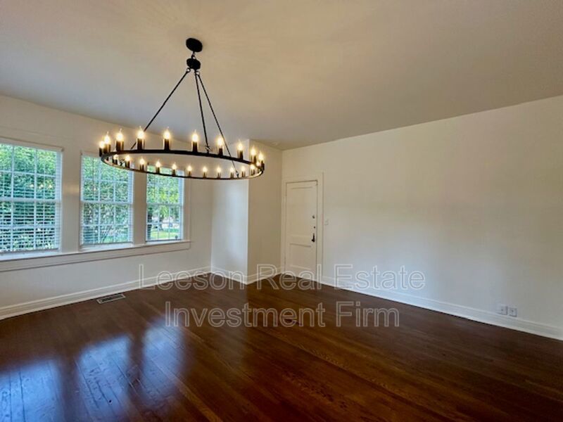 Beautiful 1 Bedroom 1 Bath on Fairfield with Lots of Character! property image