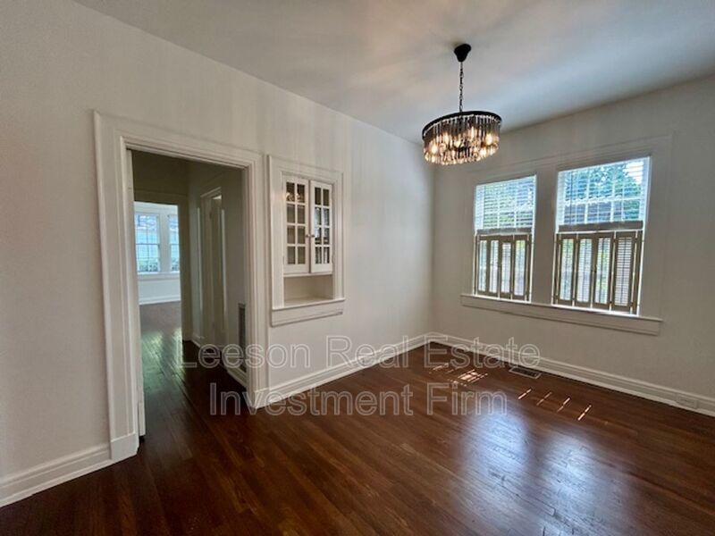 Beautiful 1 Bedroom 1 Bath on Fairfield with Lots of Character! property image