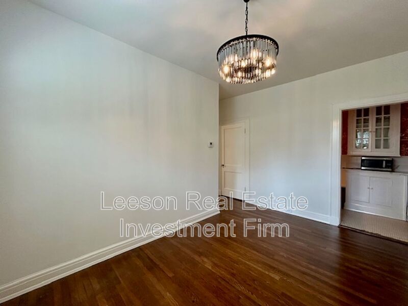 Beautiful 1 Bedroom 1 Bath on Fairfield with Lots of Character! property image