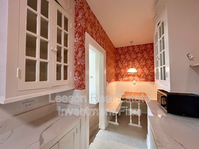 Beautiful 1 Bedroom 1 Bath on Fairfield with Lots of Character! property image