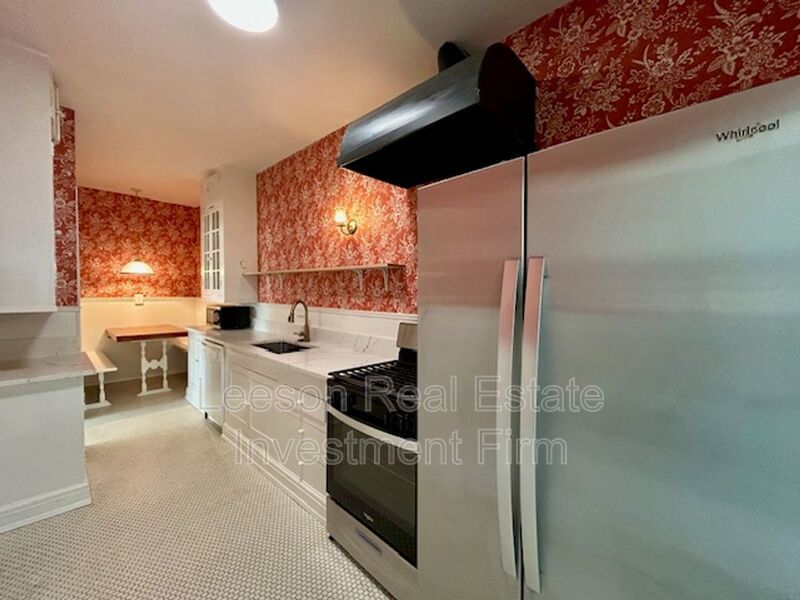 Beautiful 1 Bedroom 1 Bath on Fairfield with Lots of Character! property image