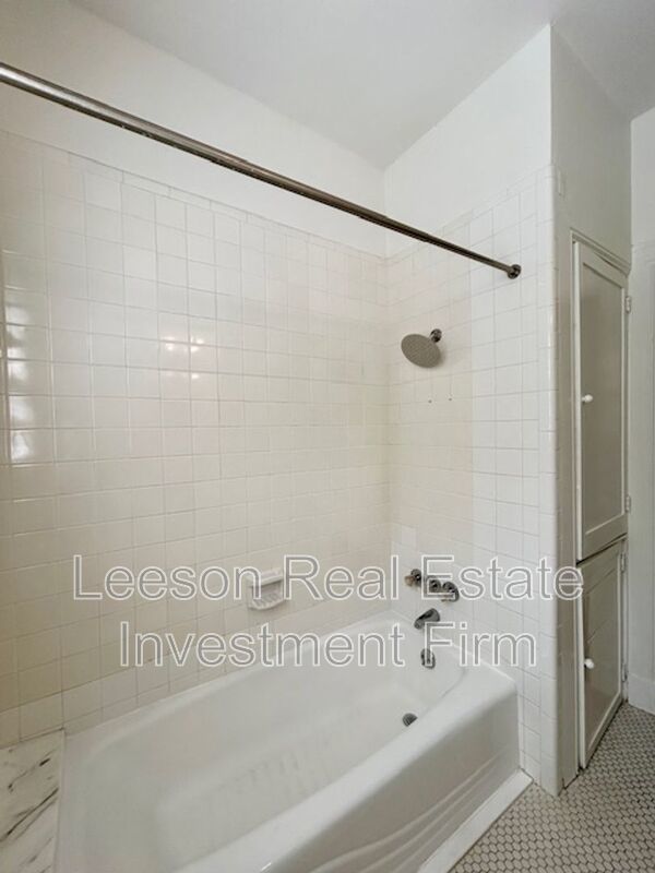 Beautiful 1 Bedroom 1 Bath on Fairfield with Lots of Character! property image