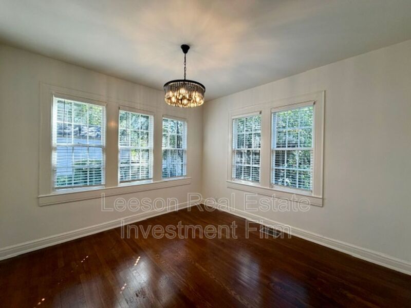 Beautiful 1 Bedroom 1 Bath on Fairfield with Lots of Character! property image