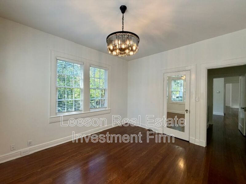 Beautiful 1 Bedroom 1 Bath on Fairfield with Lots of Character! property image