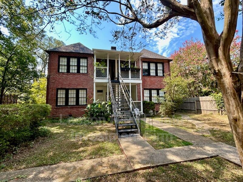 Beautiful 1 Bedroom 1 Bath on Fairfield with Lots of Character! property image