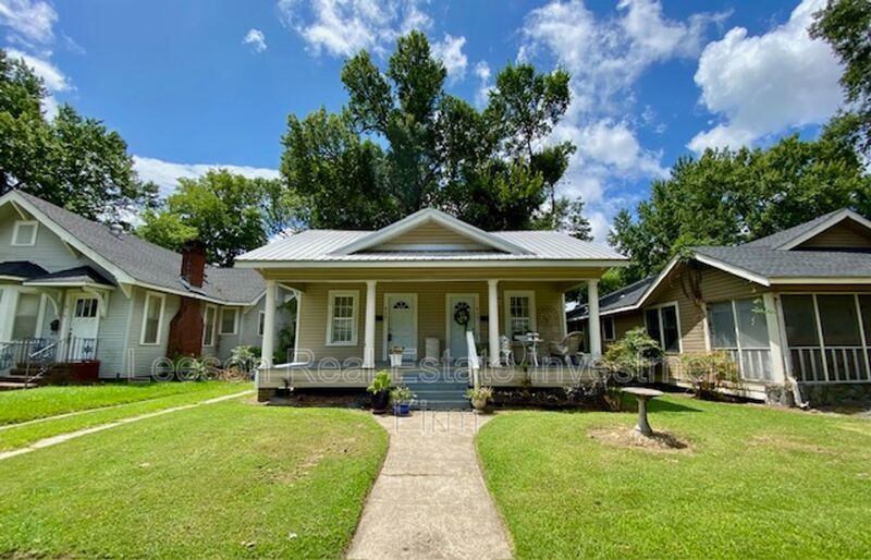 Charming 1 Bedroom 1 Bath Duplex for Rent in South Highland! property image