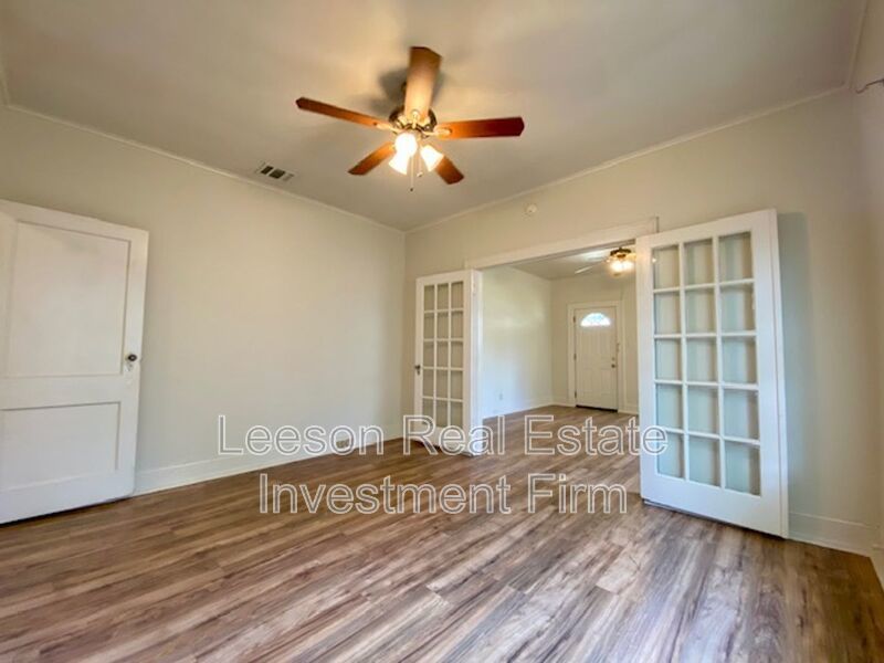 Charming 1 Bedroom 1 Bath Duplex for Rent in South Highland! property image