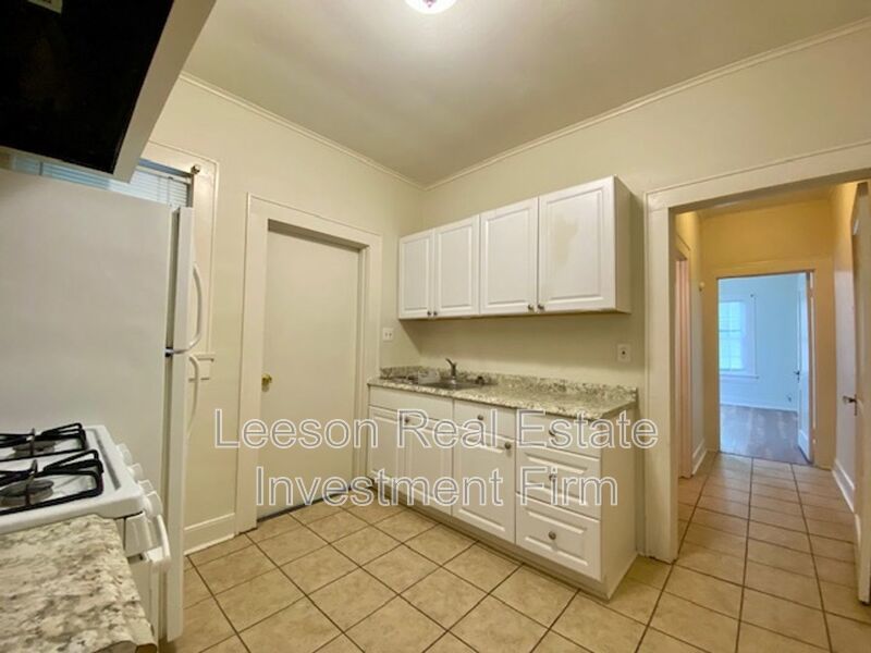 Charming 1 Bedroom 1 Bath Duplex for Rent in South Highland! property image