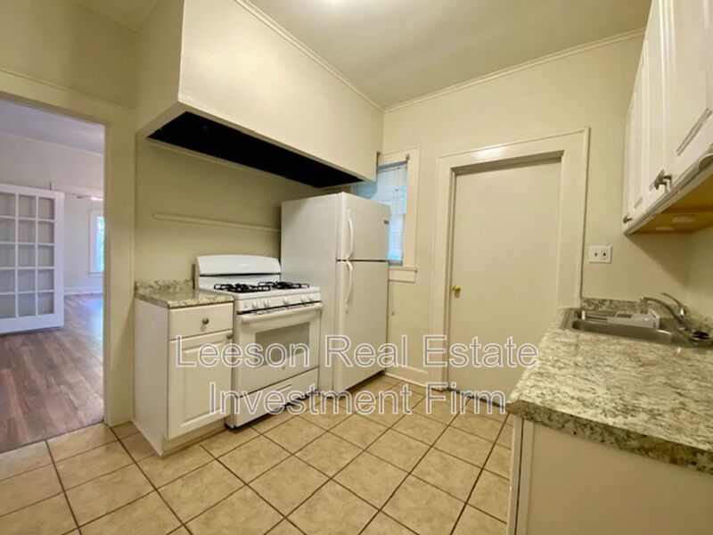 Charming 1 Bedroom 1 Bath Duplex for Rent in South Highland! property image