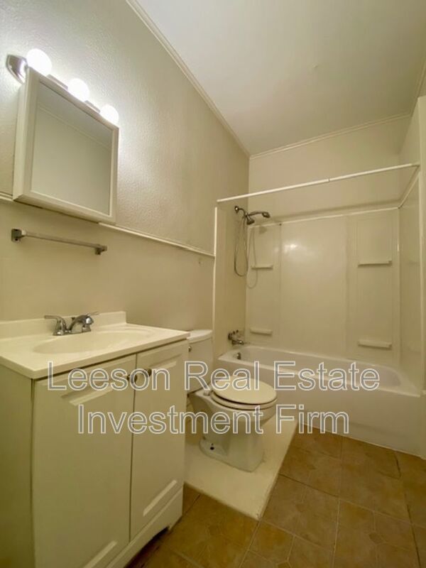 Charming 1 Bedroom 1 Bath Duplex for Rent in South Highland! property image