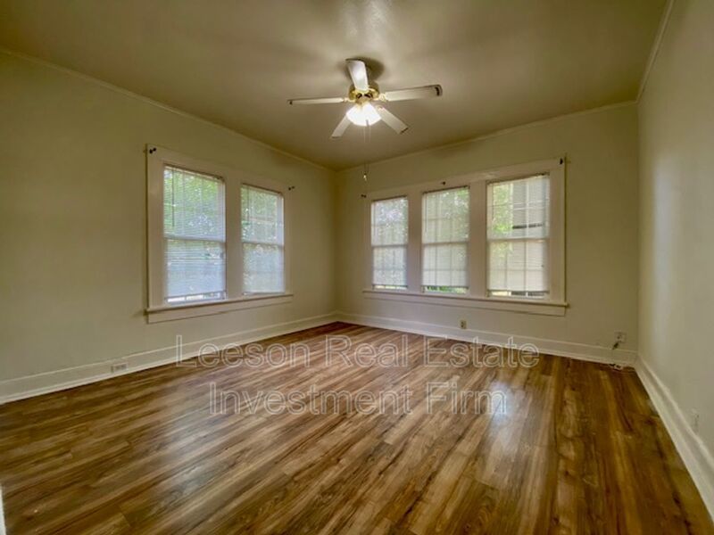 Charming 1 Bedroom 1 Bath Duplex for Rent in South Highland! property image