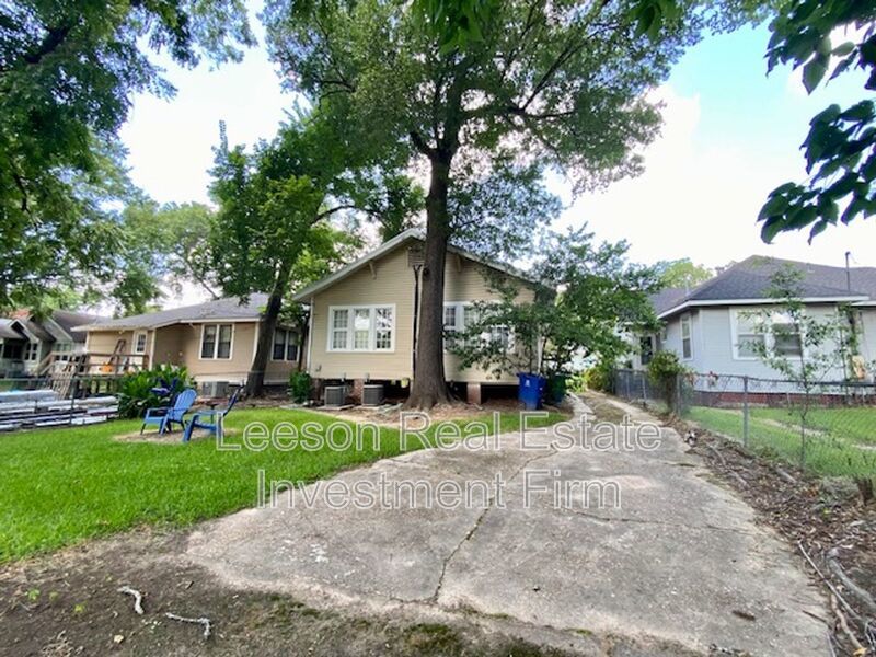 Charming 1 Bedroom 1 Bath Duplex for Rent in South Highland! property image