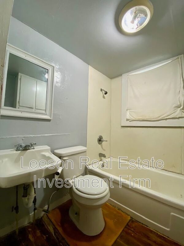 2 Bedroom 1 Bath Home Available for Lease! property image