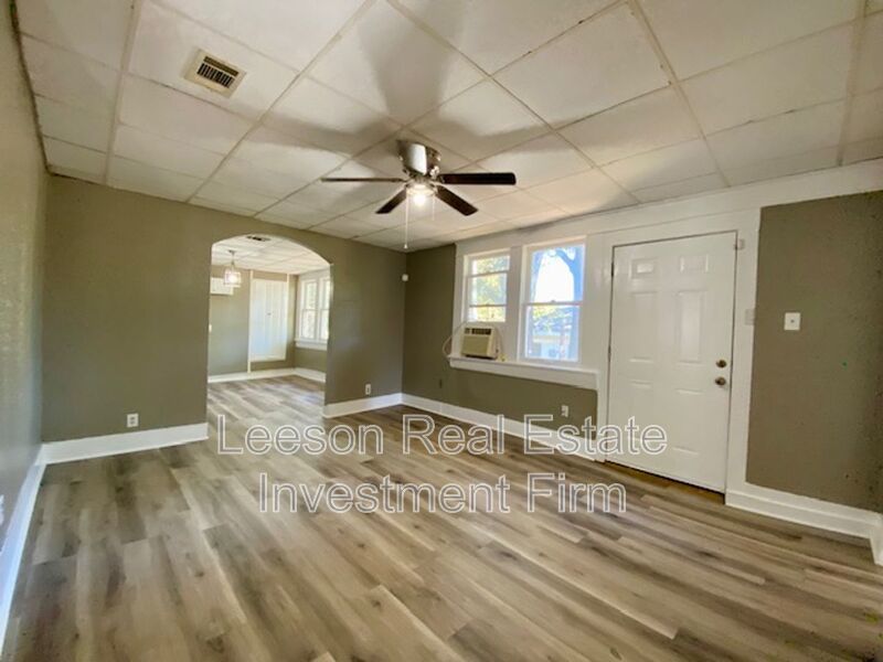 Updated 4 Bed 2 Bath Upstairs Apartment in Highland! property image