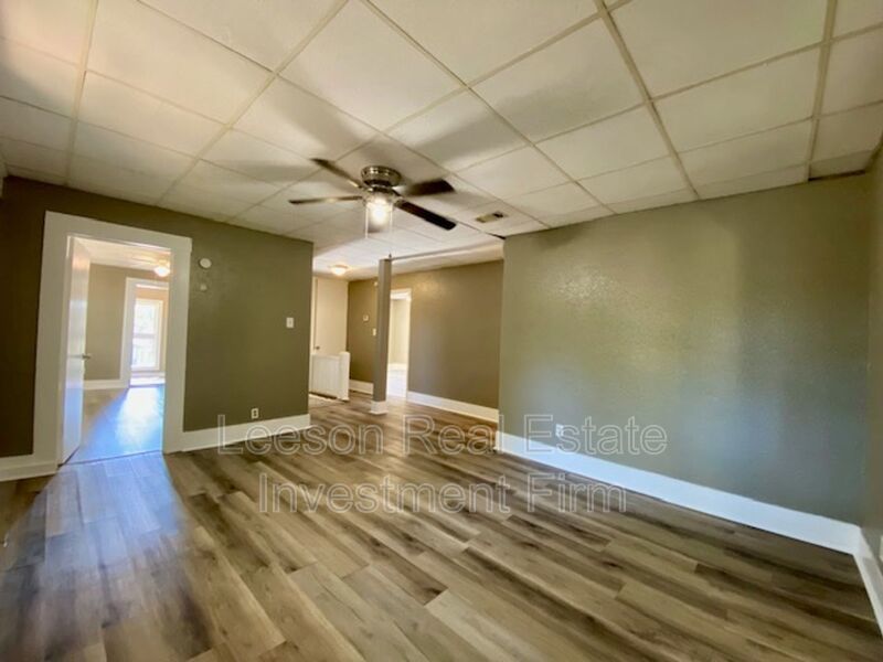 Updated 4 Bed 2 Bath Upstairs Apartment in Highland! property image