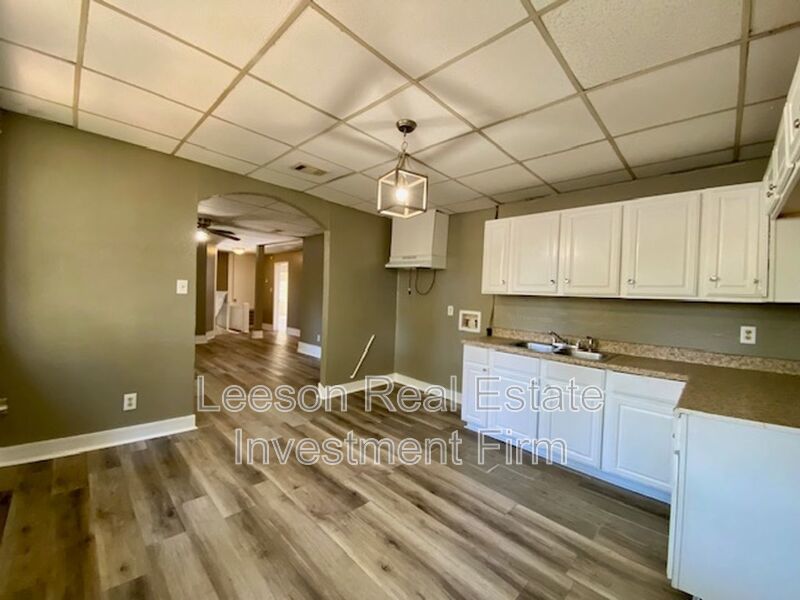 Updated 4 Bed 2 Bath Upstairs Apartment in Highland! property image