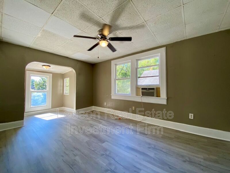 Updated 4 Bed 2 Bath Upstairs Apartment in Highland! property image