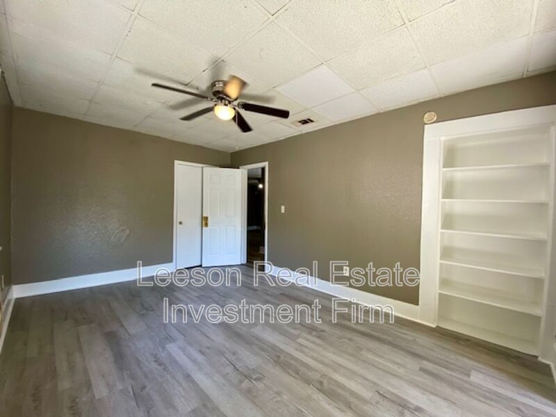 Updated 4 Bed 2 Bath Upstairs Apartment in Highland! property image