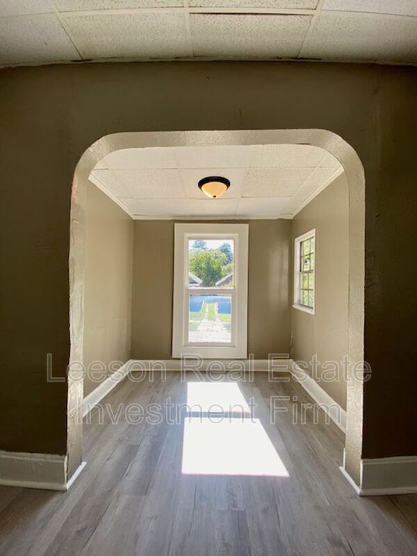 Updated 4 Bed 2 Bath Upstairs Apartment in Highland! property image