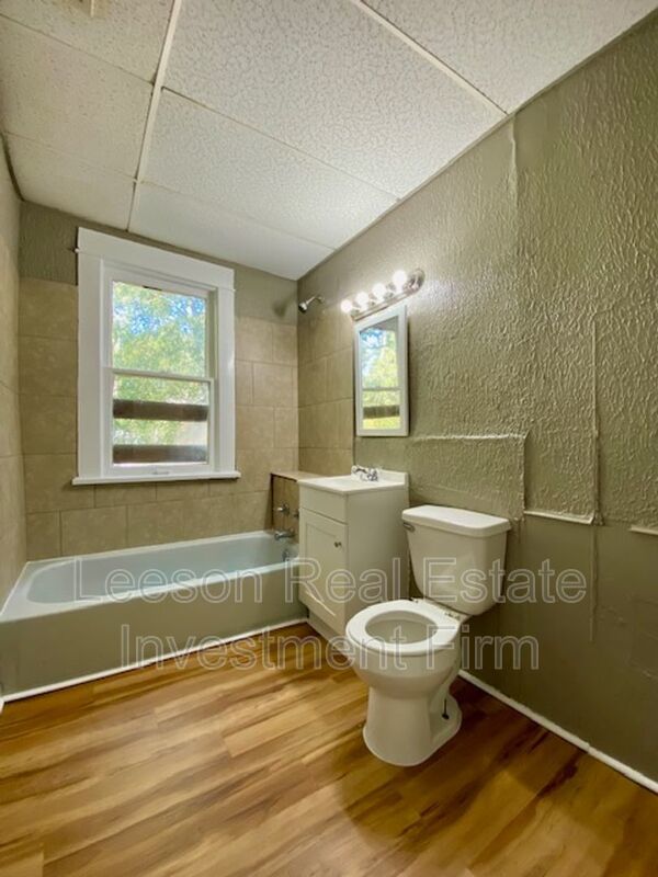 Updated 4 Bed 2 Bath Upstairs Apartment in Highland! property image