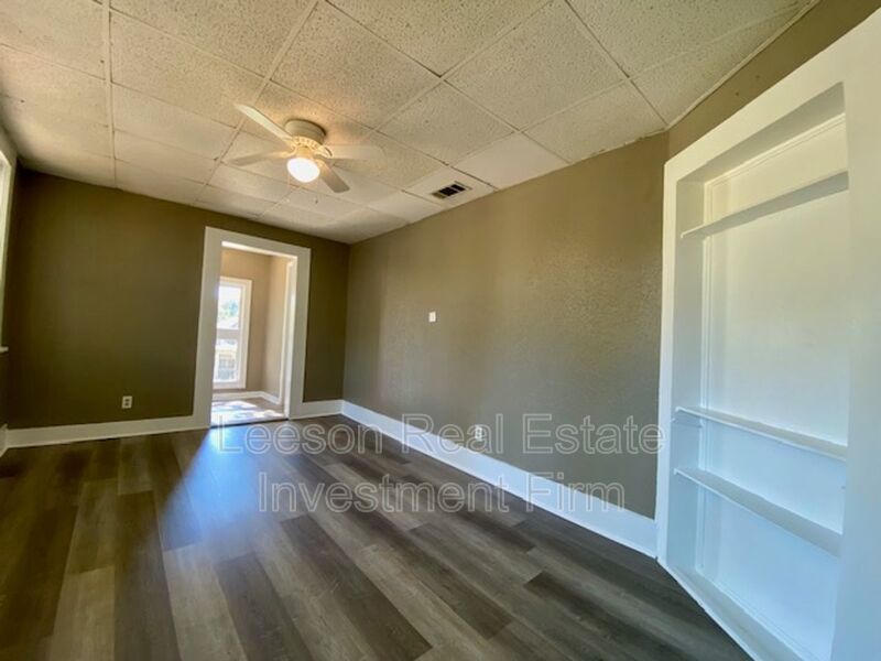 Updated 4 Bed 2 Bath Upstairs Apartment in Highland! property image