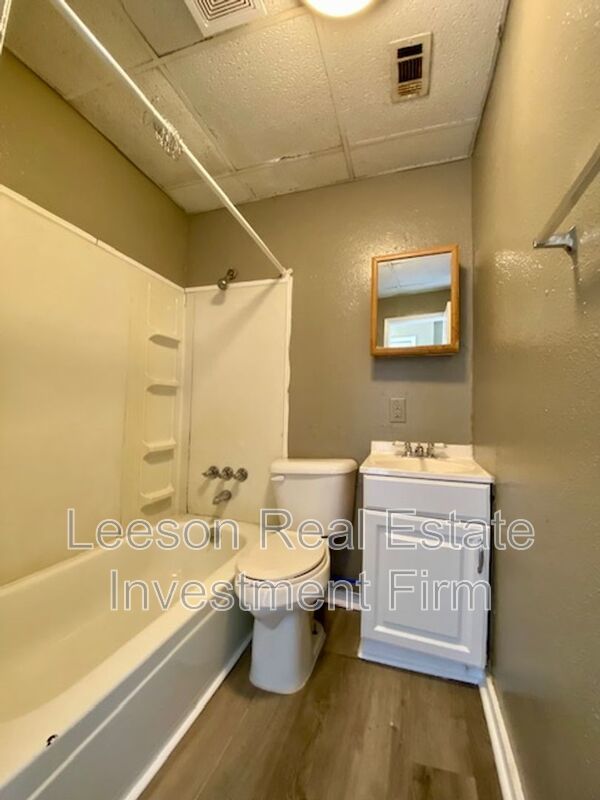 Updated 4 Bed 2 Bath Upstairs Apartment in Highland! property image