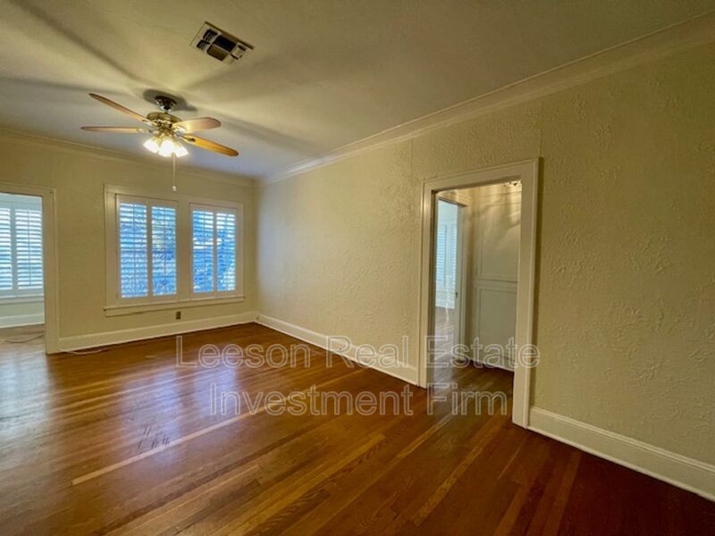Charming 2 Bedroom 1 Bath Upstairs Apartment in South Highland! property image