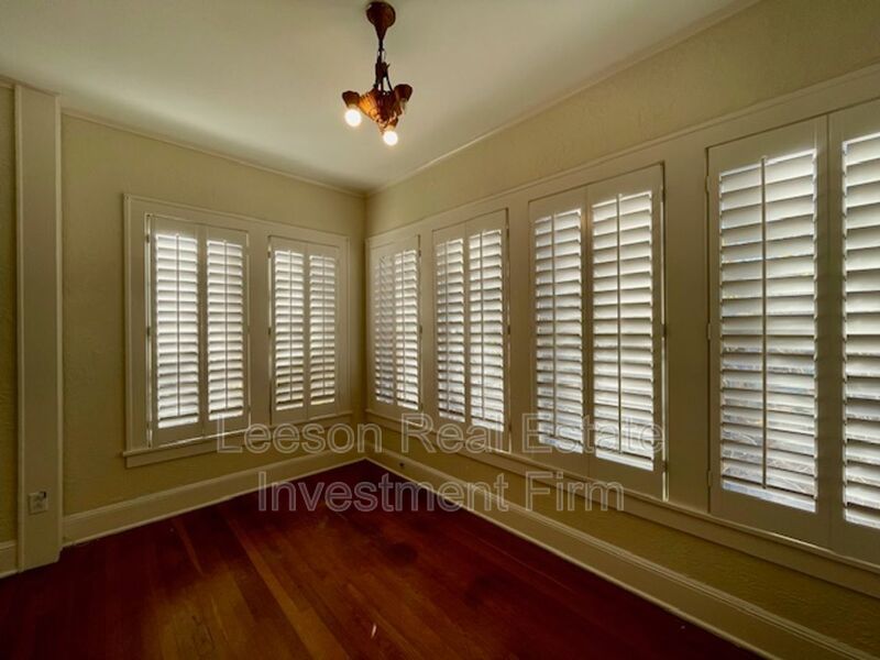 Charming 2 Bedroom 1 Bath Upstairs Apartment in South Highland! property image