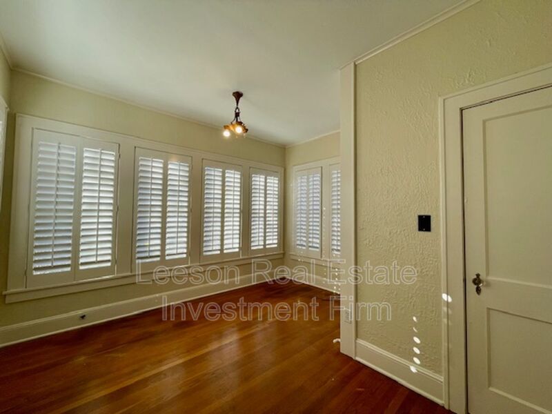 Charming 2 Bedroom 1 Bath Upstairs Apartment in South Highland! property image