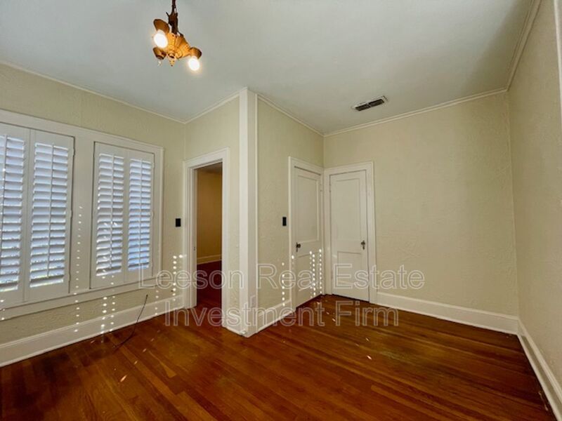 Charming 2 Bedroom 1 Bath Upstairs Apartment in South Highland! property image