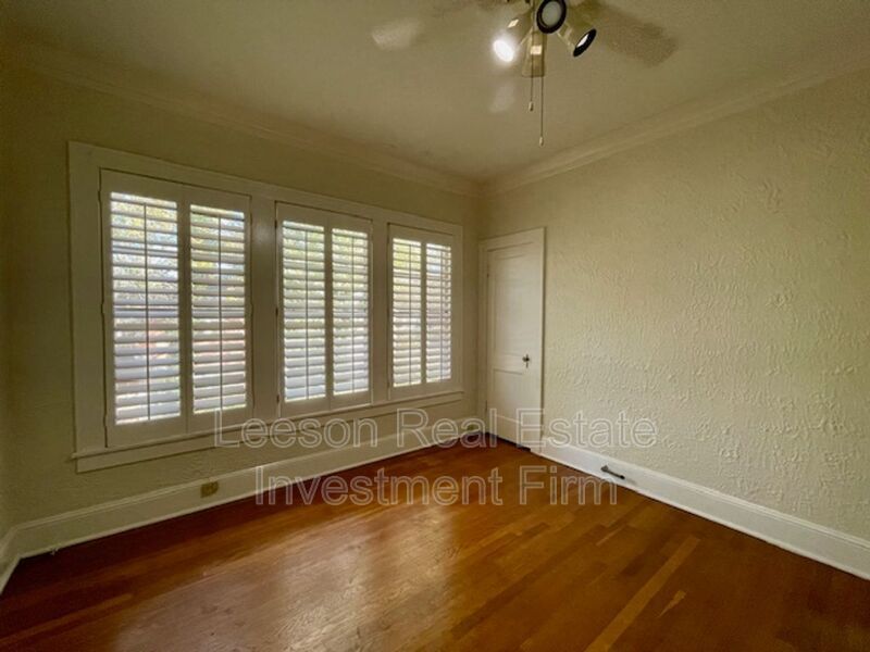 Charming 2 Bedroom 1 Bath Upstairs Apartment in South Highland! property image