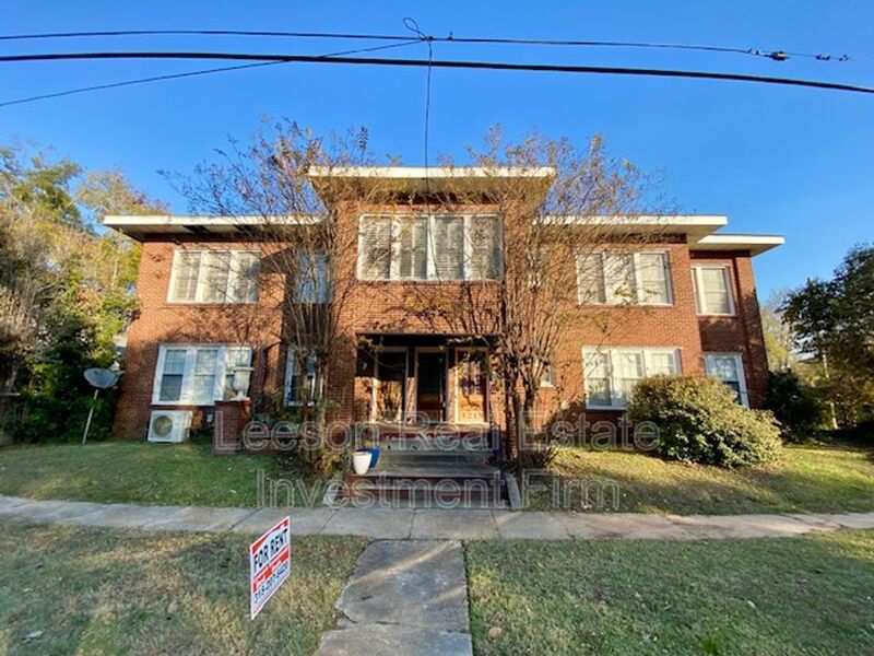 Charming 2 Bedroom 1 Bath Upstairs Apartment in South Highland! property image