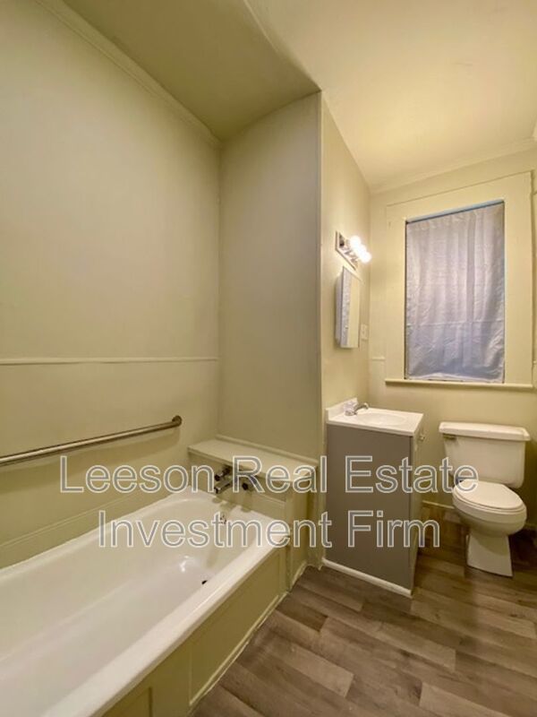 3 Bedroom 2 Bath Downstairs Apartment in Highland Neighborhood for Lease! property image
