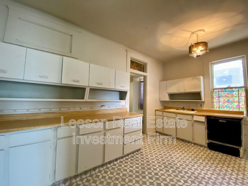 3 Bedroom 2 Bath Downstairs Apartment in Highland Neighborhood for Lease! property image