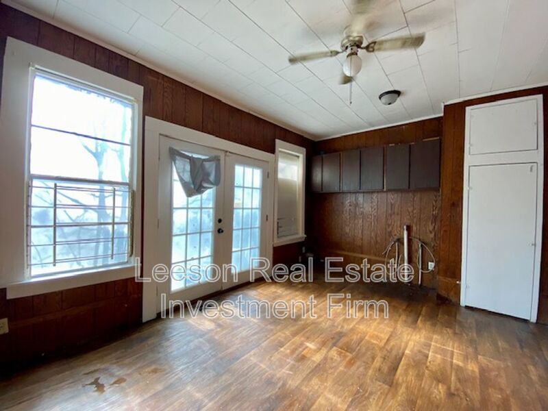 3 Bedroom 2 Bath Downstairs Apartment in Highland Neighborhood for Lease! property image
