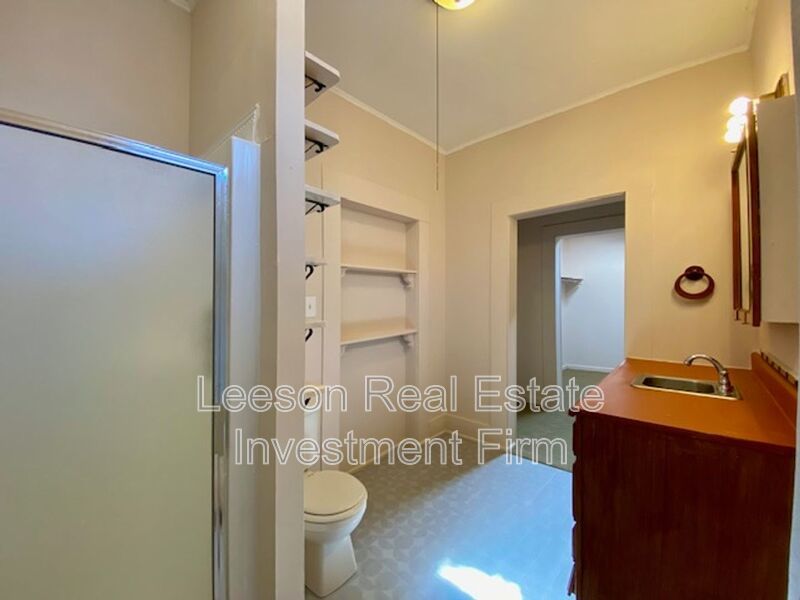 3 Bedroom 2 Bath Downstairs Apartment in Highland Neighborhood for Lease! property image