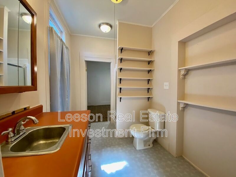 3 Bedroom 2 Bath Downstairs Apartment in Highland Neighborhood for Lease! property image