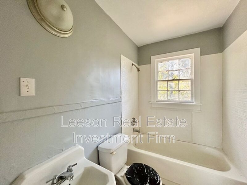 2 Bedroom 1 Bath Home Available for Lease! property image