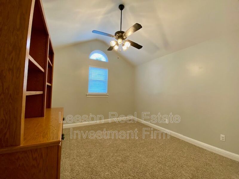 3 Bedroom 3 Bath Multi-Level Home in Willow Ridge Subdivision! property image