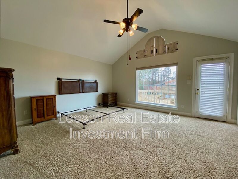 3 Bedroom 3 Bath Multi-Level Home in Willow Ridge Subdivision! property image