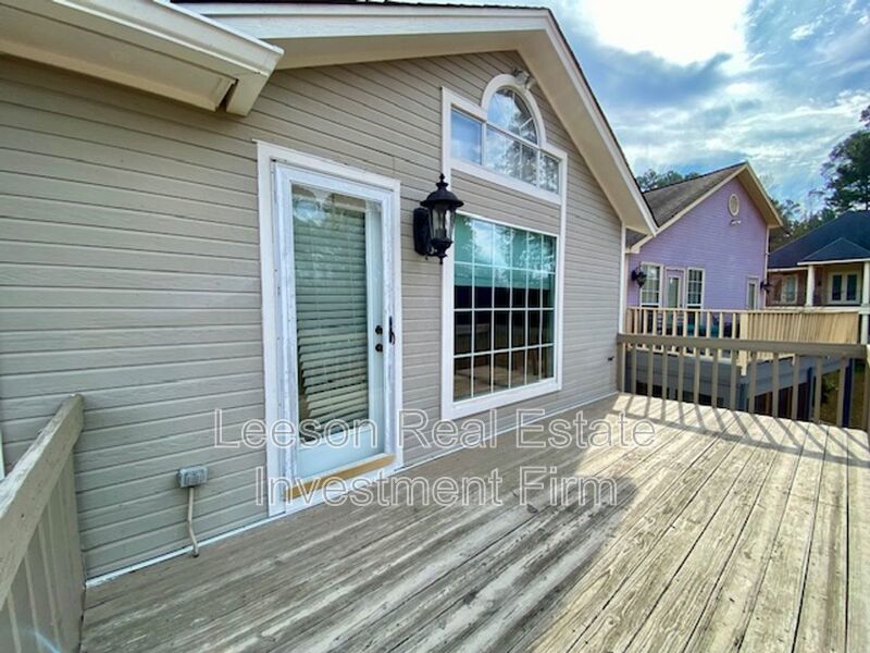 3 Bedroom 3 Bath Multi-Level Home in Willow Ridge Subdivision! property image