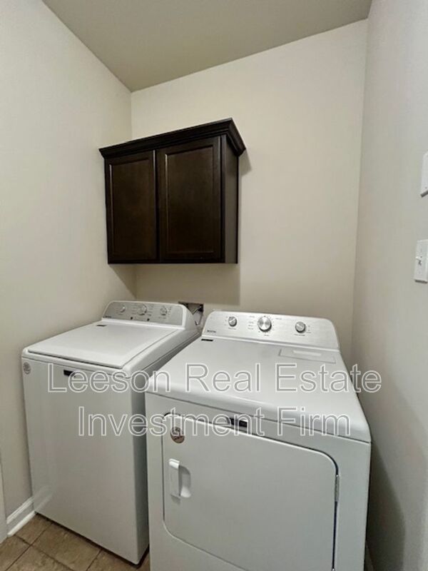 3 Bedroom 2 Bath Home in Broadmoor Neighborhood! property image