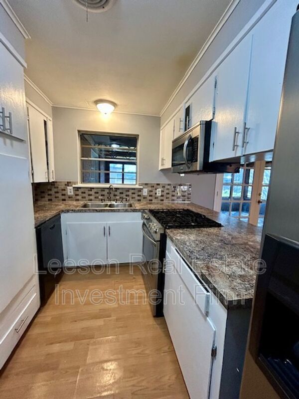 4 Bedroom 2.5 Bath Home Available for Rent in Shreve Isle Neighborhood! property image