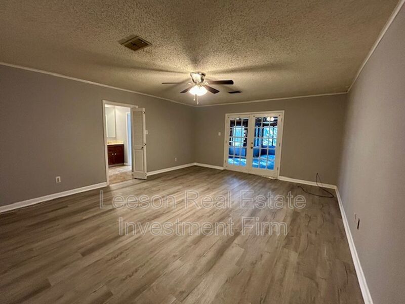 4 Bedroom 2.5 Bath Home Available for Rent in Shreve Isle Neighborhood! property image