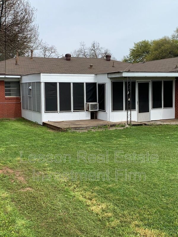 4 Bedroom 2.5 Bath Home Available for Rent in Shreve Isle Neighborhood! property image