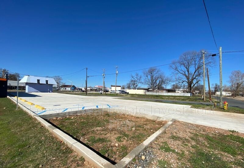 Beautiful Large Commercial Space for Lease! property image