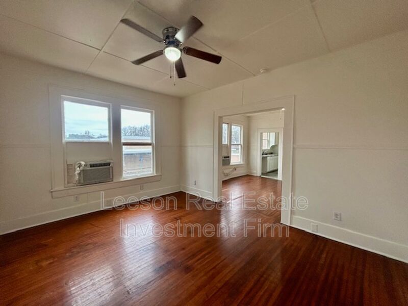 Large 1 Bedroom 1 Bath Downstairs Apartment for Rent in Historical Highland! property image