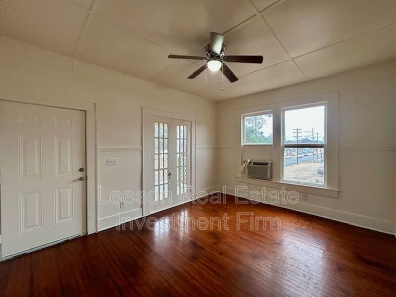 Large 1 Bedroom 1 Bath Downstairs Apartment for Rent in Historical Highland! property image
