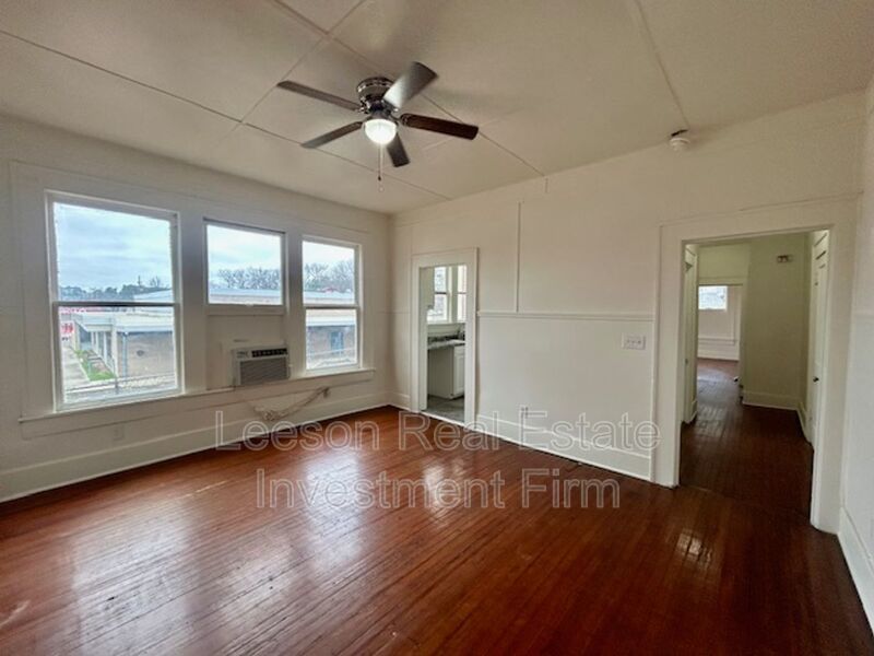 Large 1 Bedroom 1 Bath Downstairs Apartment for Rent in Historical Highland! property image